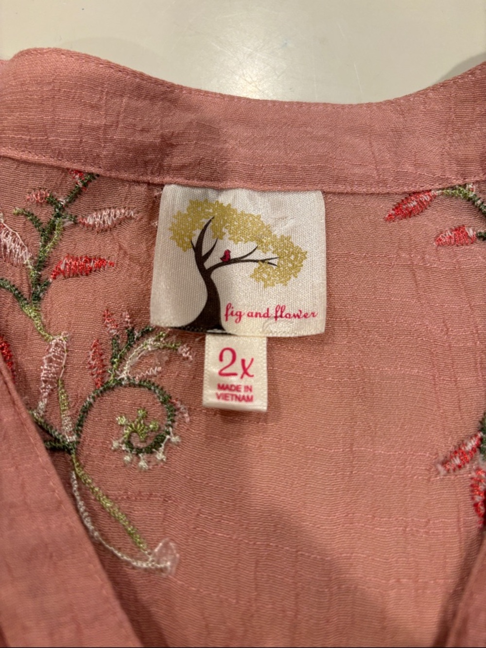 fig and flower Pink Embroidered Button-Down Blouse size 2x - Picture 2 of 7